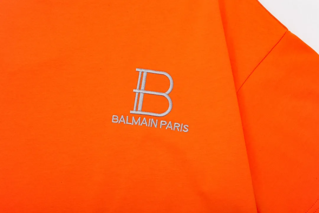 BALMAIN Big B letter embroidery🪡 The large logo is exquisitely upgraded, inspired by the original Retro fabric in the 1980s. Official Same Style short-sleeved T-shirt. Customized. Gram-dyed fabric. Very comfortable to the touch. Latest brick cabinet synchronization for spring and summer. Fashionable and personalized. Super Versatile looks good. Very suitable for both men and women. Must-have style. Tag. Collar label. Washed wheat. Complete with three labels. Color: Orange Size: XS~L